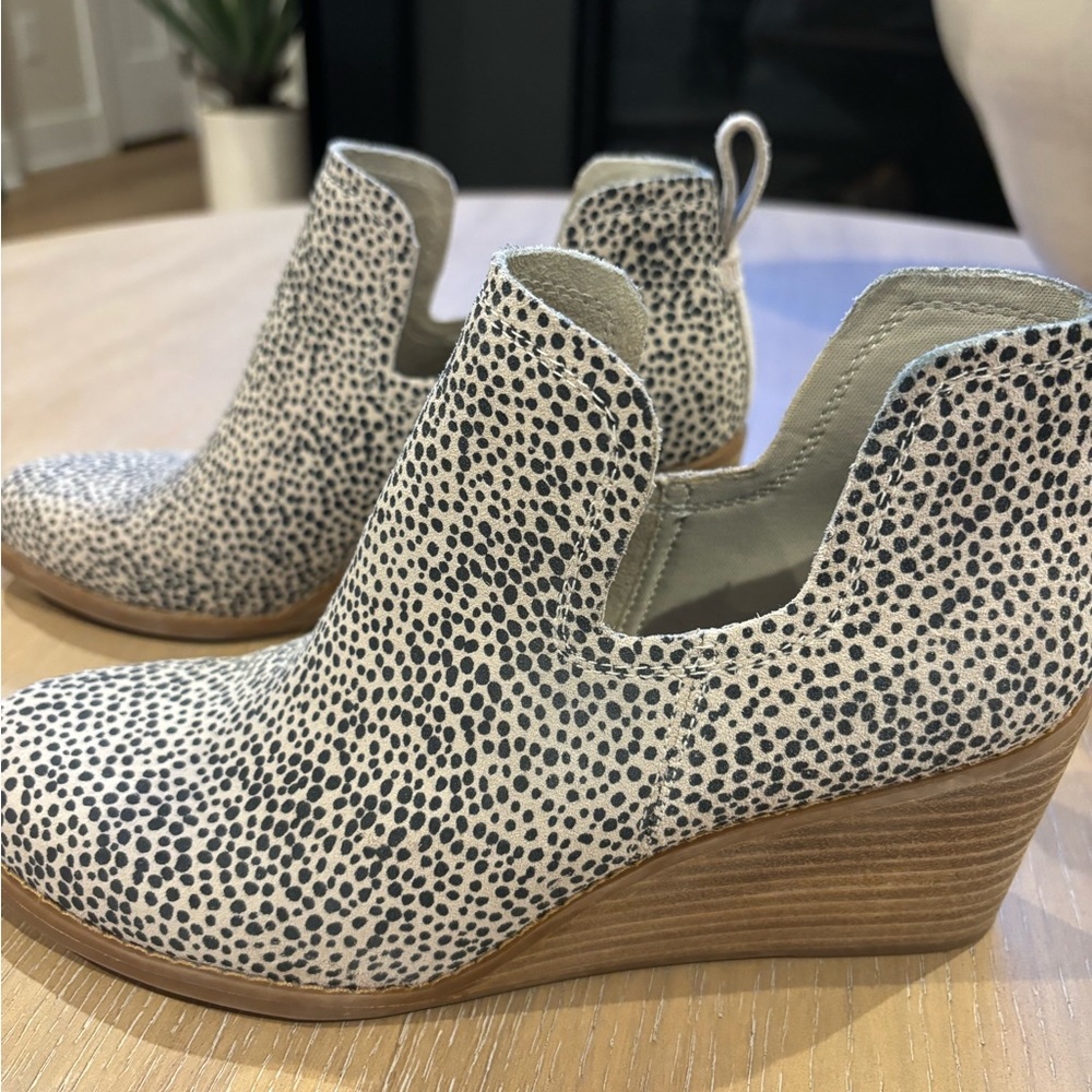 Toms Women’s Ankle Boot Size 7.5